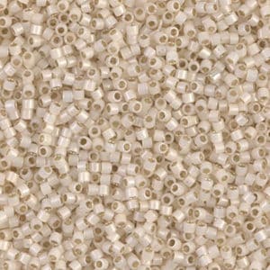Miyuki Délica 11/0 DB1451 Crème Pâle Opal Intérieur Argent 8g