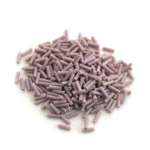 Sach 10g Bugles 2 inch 6x1.7mm trou rond Mauve Opaque Mat AB n°410FR